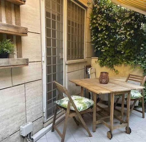 Cozy Flat Piazza Vescovio Apartment *
